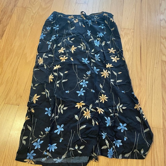 Sag Harbor Black Floral Skirt with Slit - Picture 11 of 12